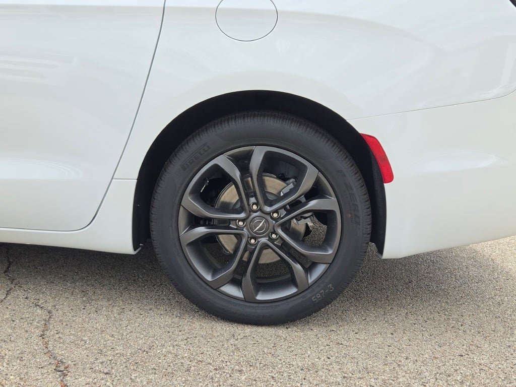 New 2026 Chrysler Pacifica Select image 15