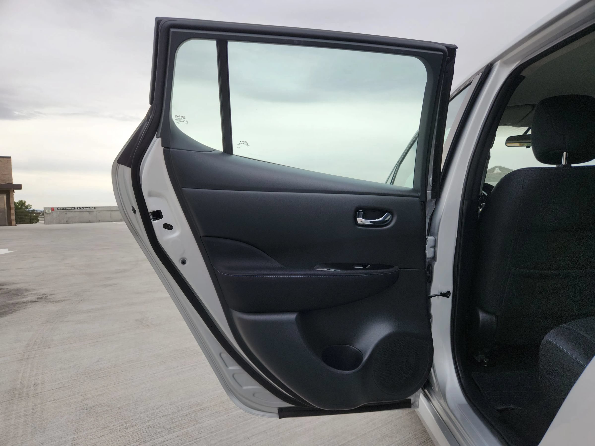 Used 2018 Nissan Leaf SV FWD image 19