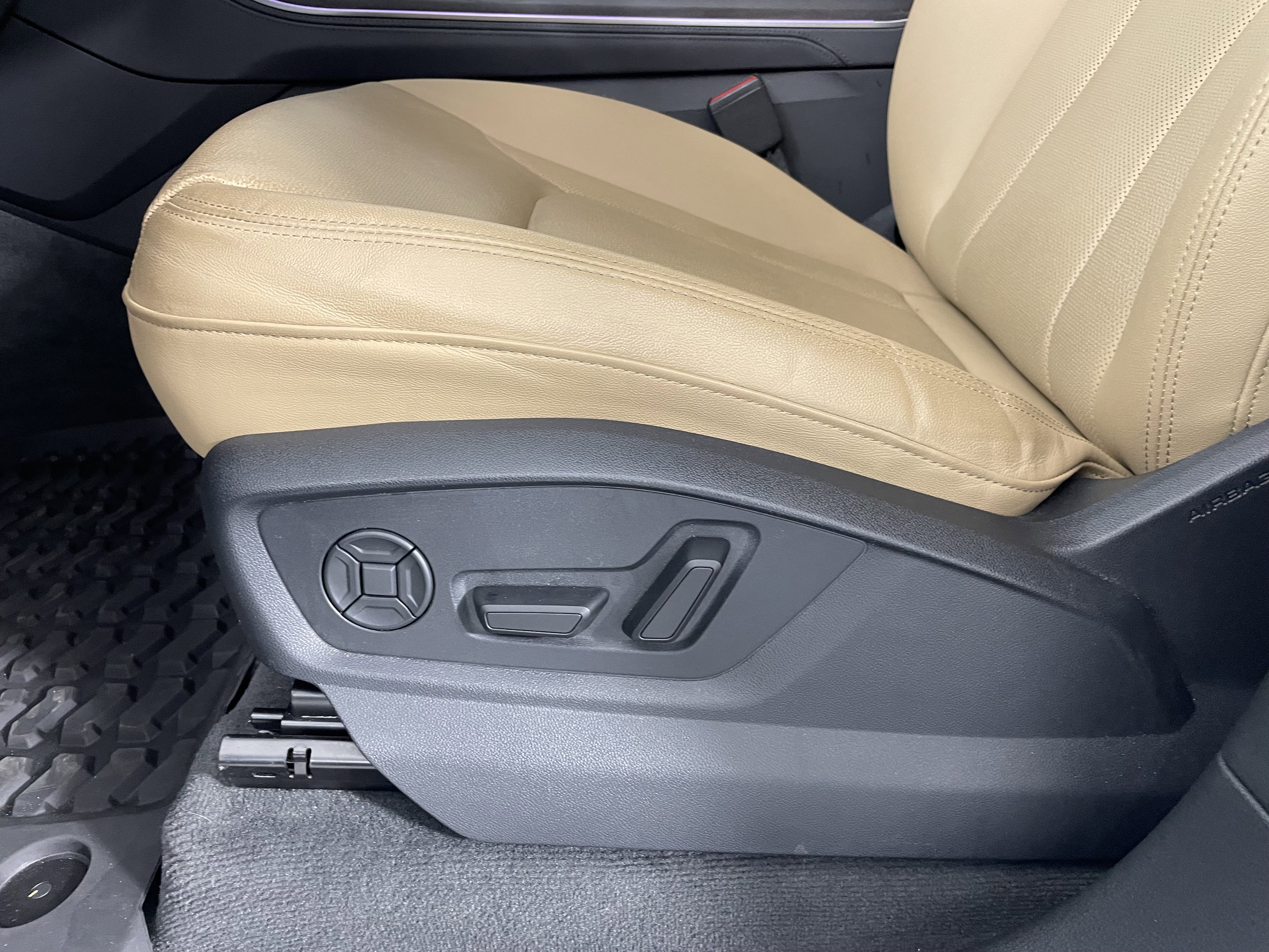 Used 2024 Audi Q7 Premium Plus image 15