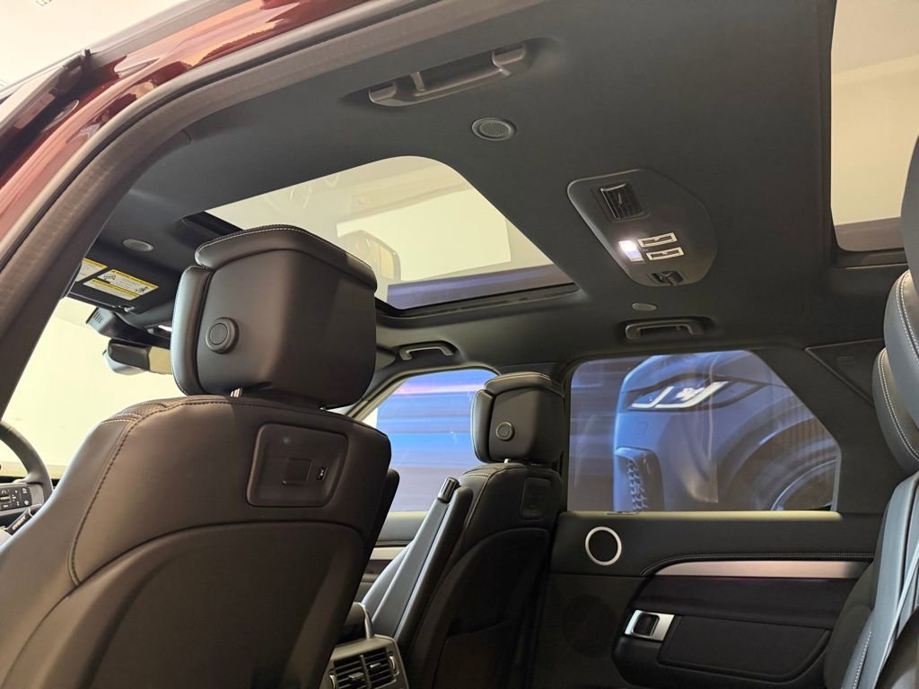 New 2026 Land Rover Discovery Limited Edition AWD/4WD image 13