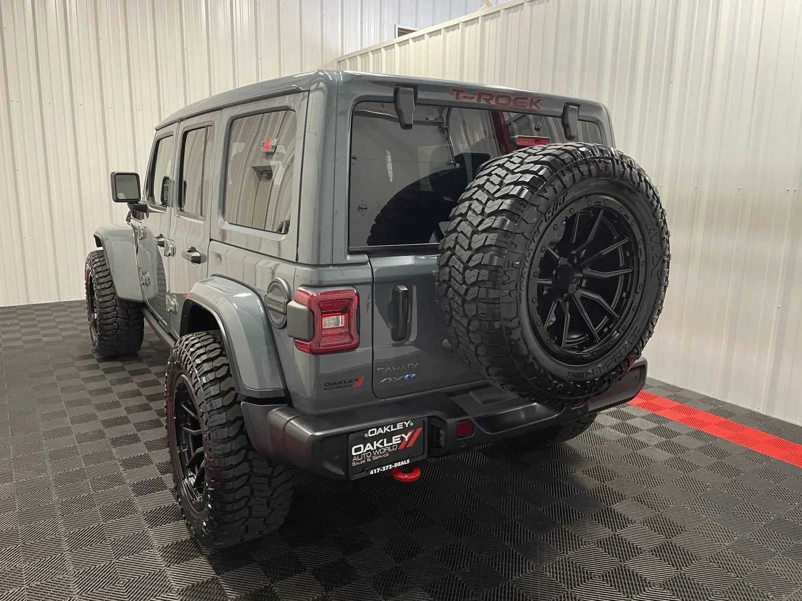 Used 2025 Jeep Wrangler Unlimited Sahara w/ Safety Group AWD/4WD image 17