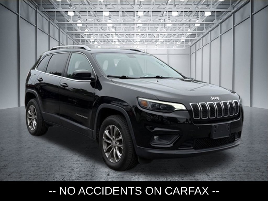 Used 2019 Jeep Cherokee Latitude Plus w/ Cold Weather Group AWD/4WD image 3