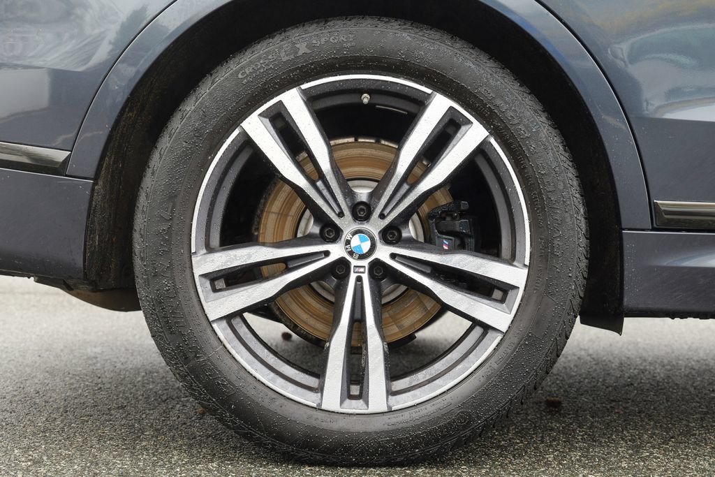 Used 2021 BMW X7 xDrive40i w/ M Sport Package AWD/4WD image 13