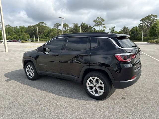 Used 2025 Jeep Compass Latitude AWD/4WD image 5
