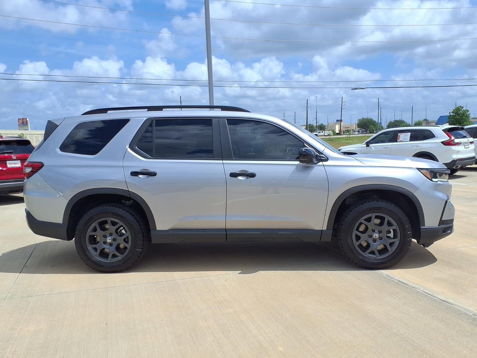 Used 2025 Honda Pilot TrailSport image 8