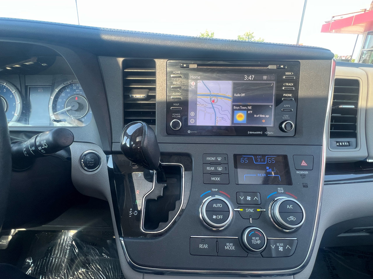 Used 2019 Toyota Sienna XLE image 14