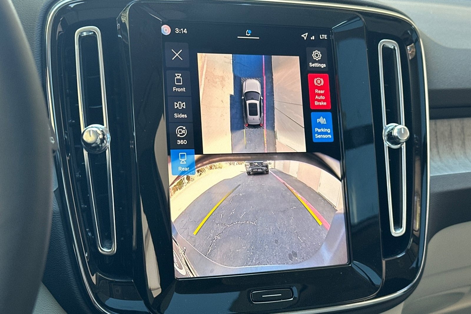 New 2026 Volvo XC40 B5 Plus w/ Protection Package Premier image 21