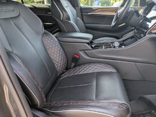 Used 2023 Jeep Grand Cherokee L Summit AWD/4WD image 30