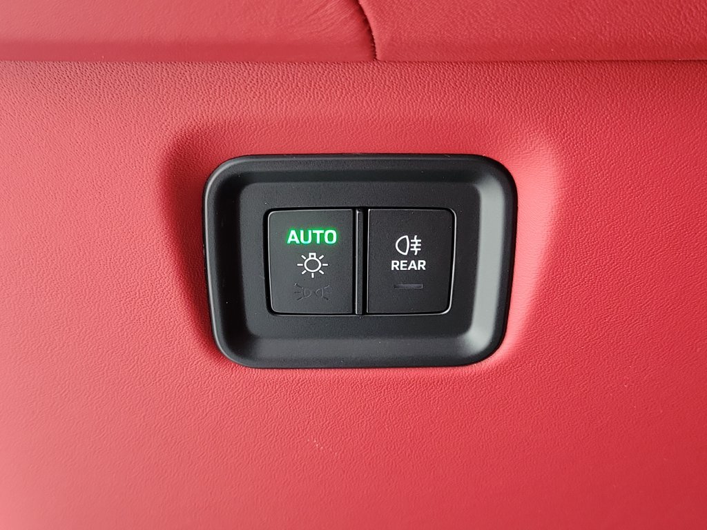 Certified 2026 Porsche Cayenne AWD/4WD image 38