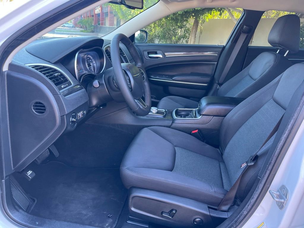 Used 2022 Chrysler 300 Touring image 19