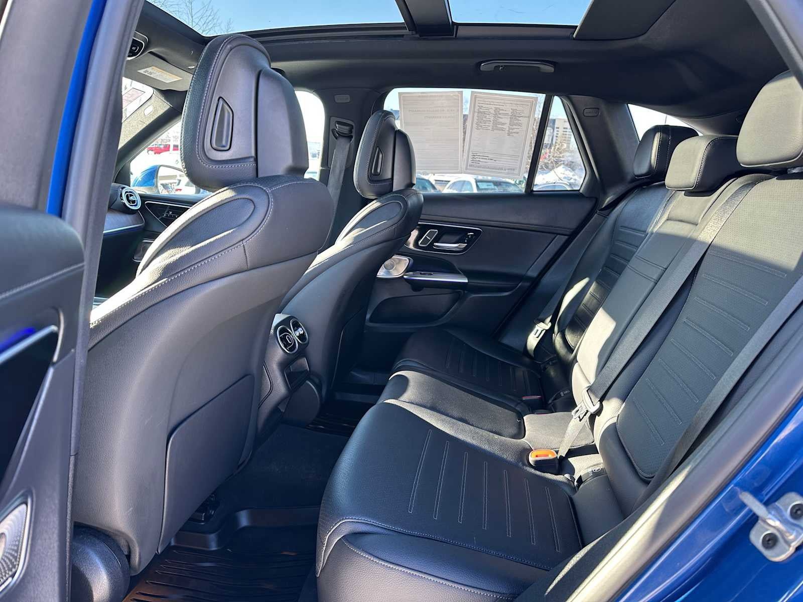 Used 2025 Mercedes-Benz GLC 300 4MATIC image 17
