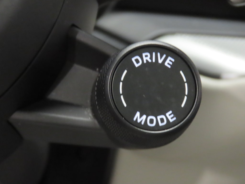 Certified 2025 Porsche Cayenne AWD/4WD image 23