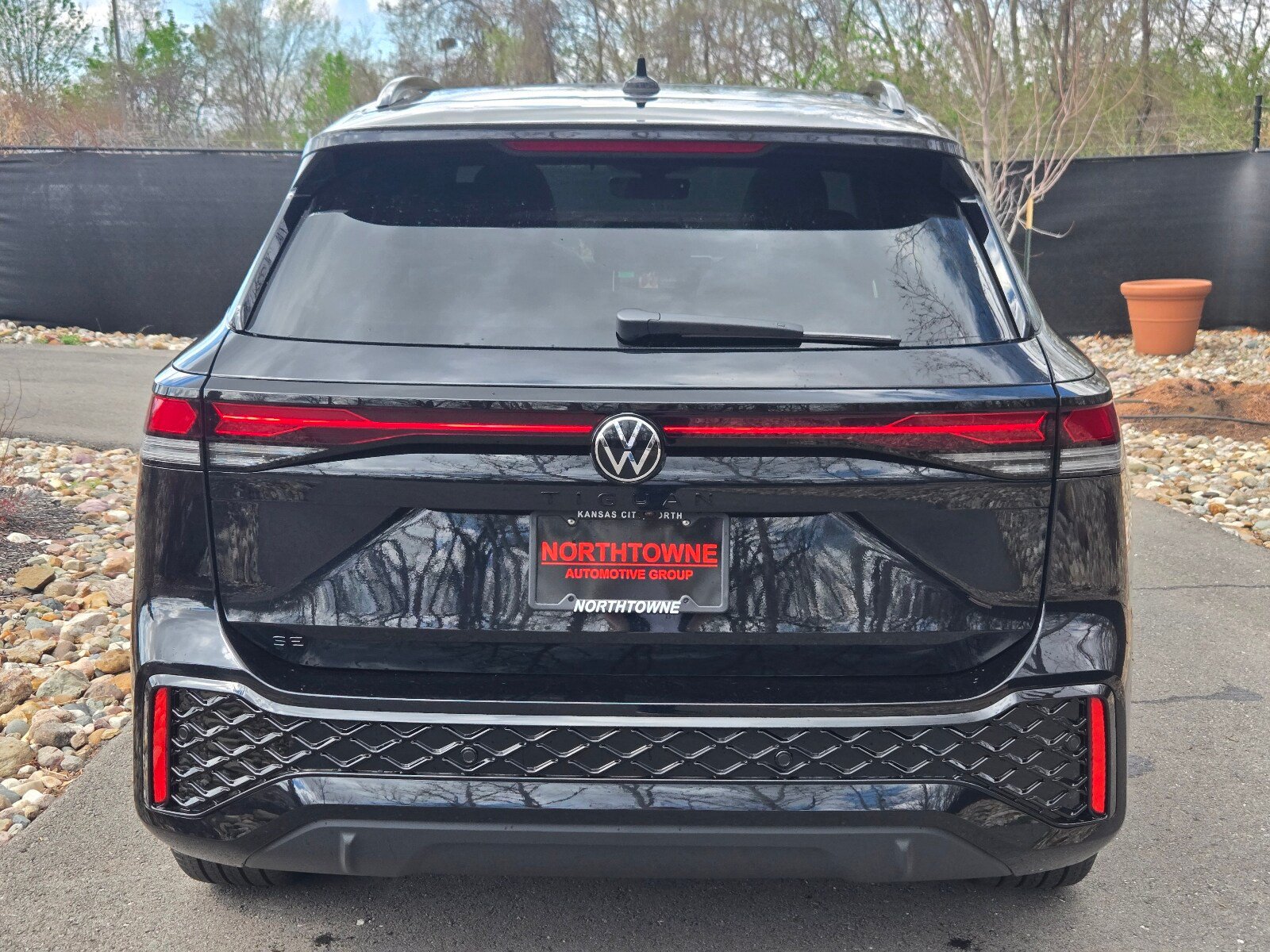 New 2026 Volkswagen Tiguan SE R-Line FWD image 4