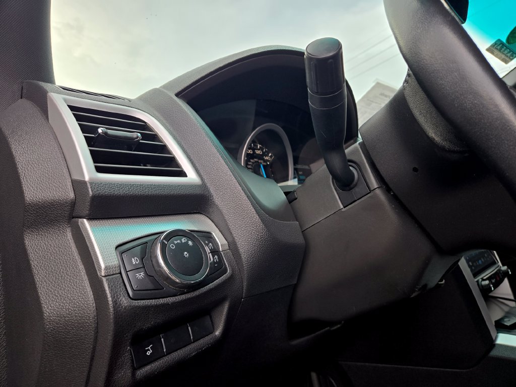 Used 2013 Ford Explorer XLT AWD/4WD image 28
