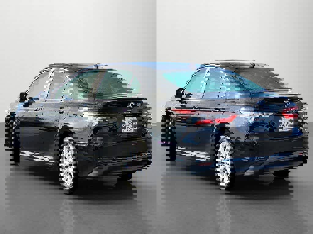 Used 2023 Toyota Camry LE image 4