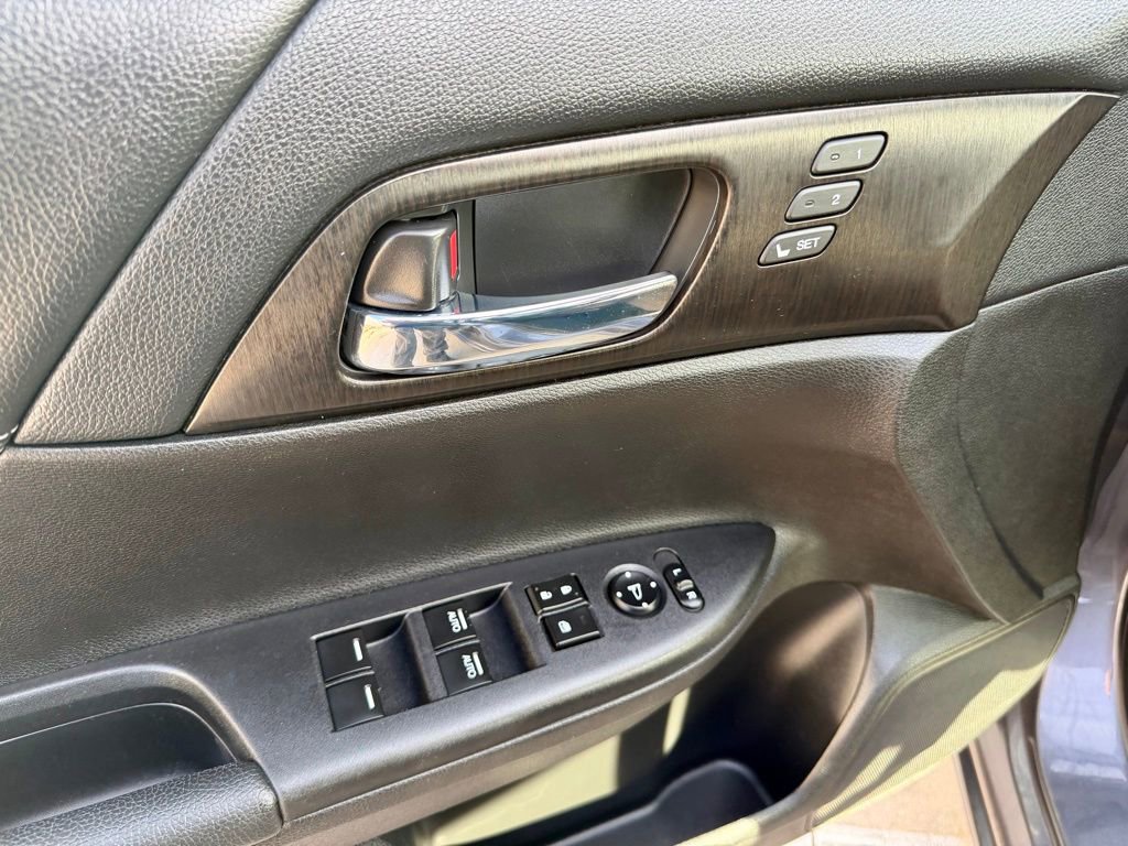 Used 2015 Honda Accord EX-L image 22