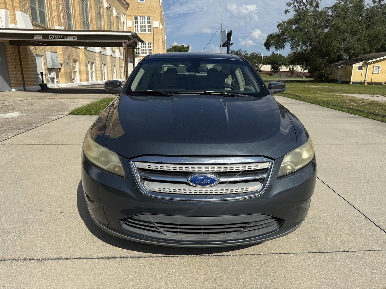 Used 2010 Ford Taurus SEL image 3