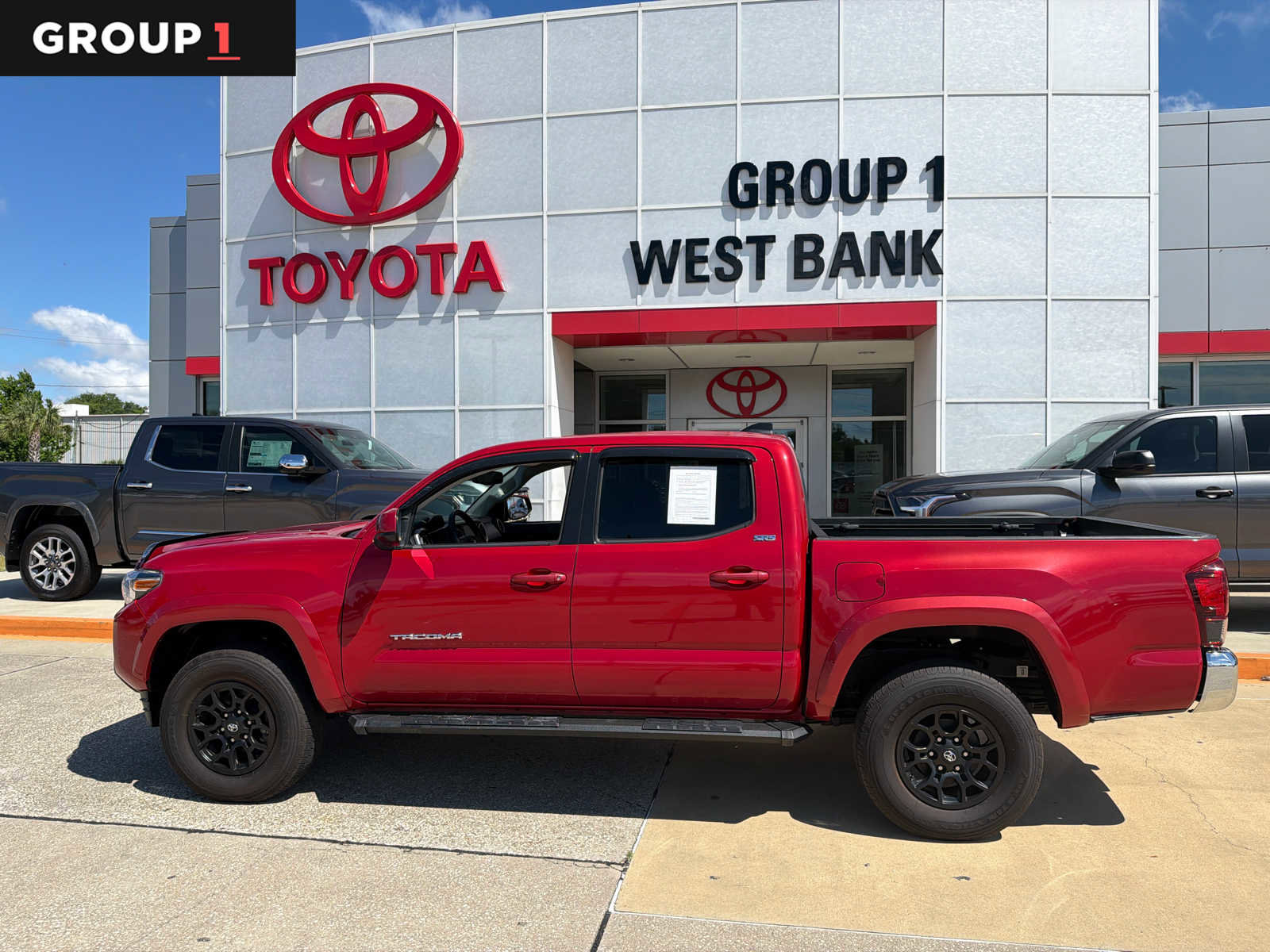 Used 2020 Toyota Tacoma SR5 RWD image 1