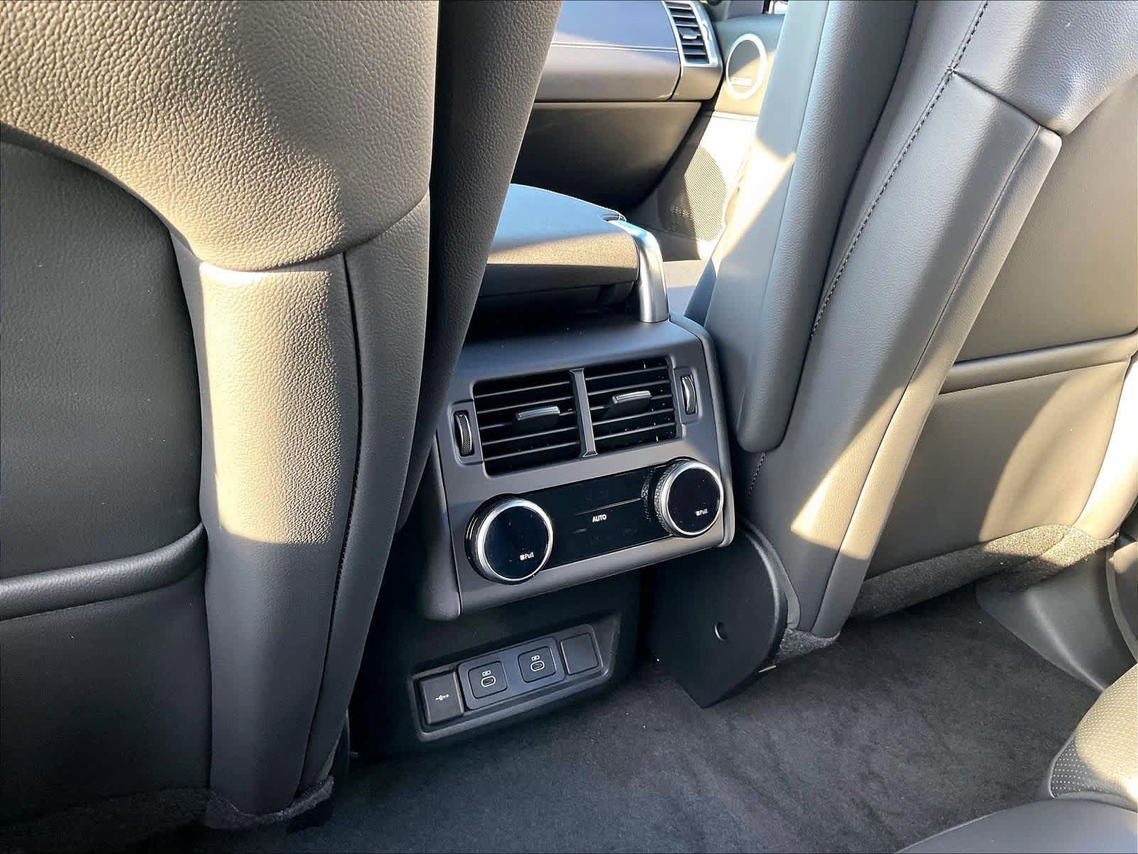 New 2026 Land Rover Discovery Limited Edition AWD/4WD image 16