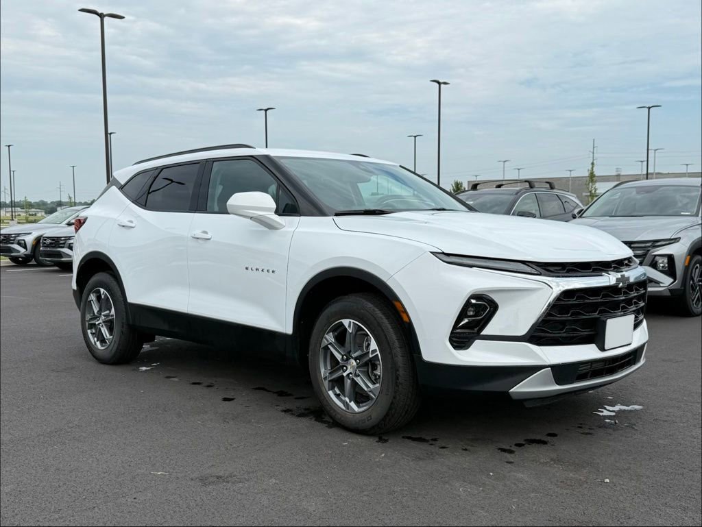 Used 2024 Chevrolet Blazer LT w/ Convenience Package FWD image 3