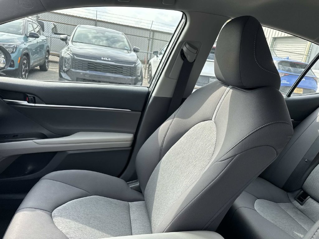 Used 2022 Toyota Camry LE w/ Convenience Package FWD image 23