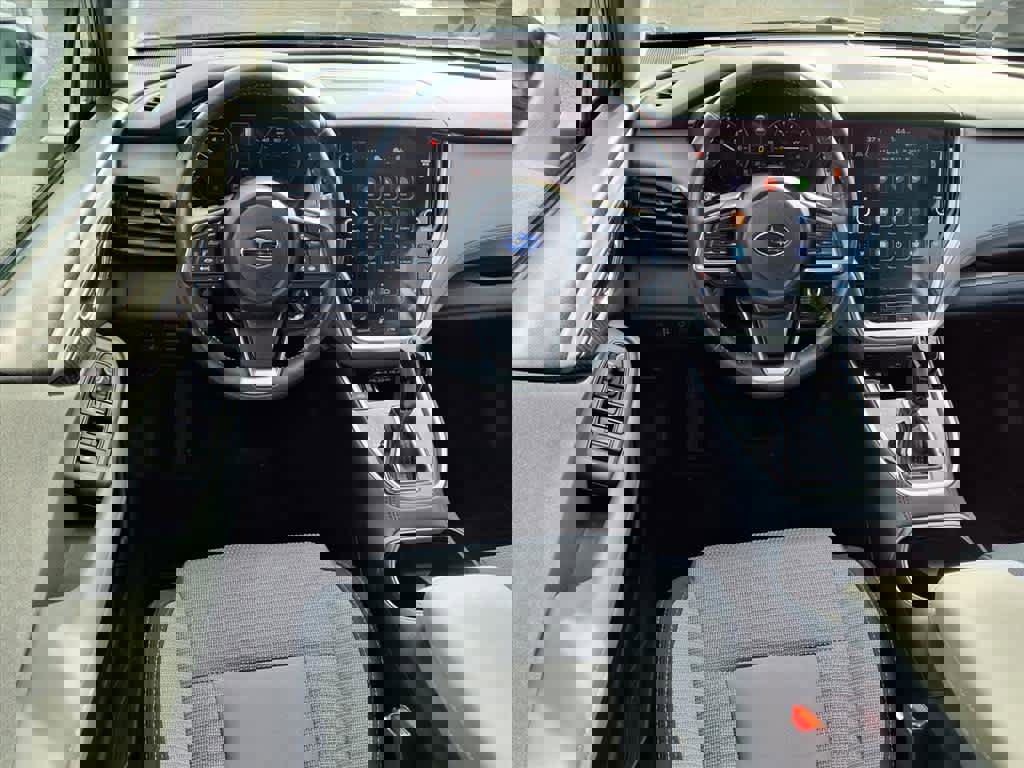 Used 2025 Subaru Outback Premium image 9