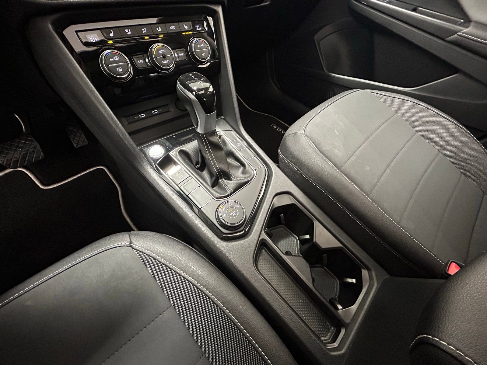 Used 2024 Volkswagen Taos SE w/ Panoramic Sunroof Package image 21