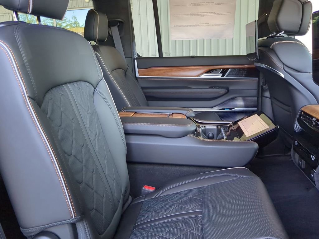Used 2024 Jeep Grand Wagoneer Series III w/ Rear Seat Video Group 1 image 7