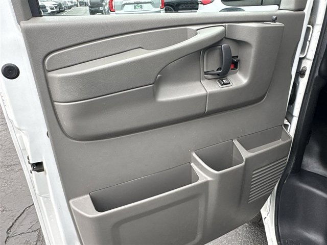 Used 2013 GMC Savana 1500 image 19