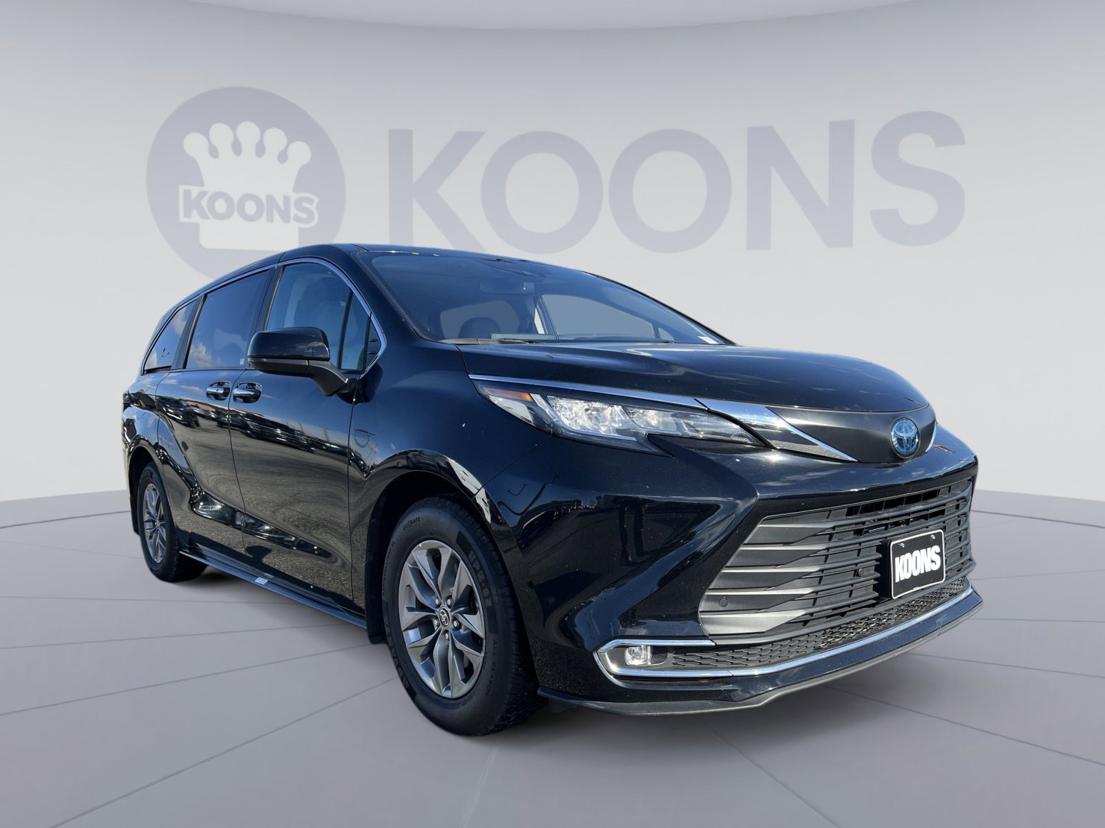 Used 2023 Toyota Sienna XLE image 10