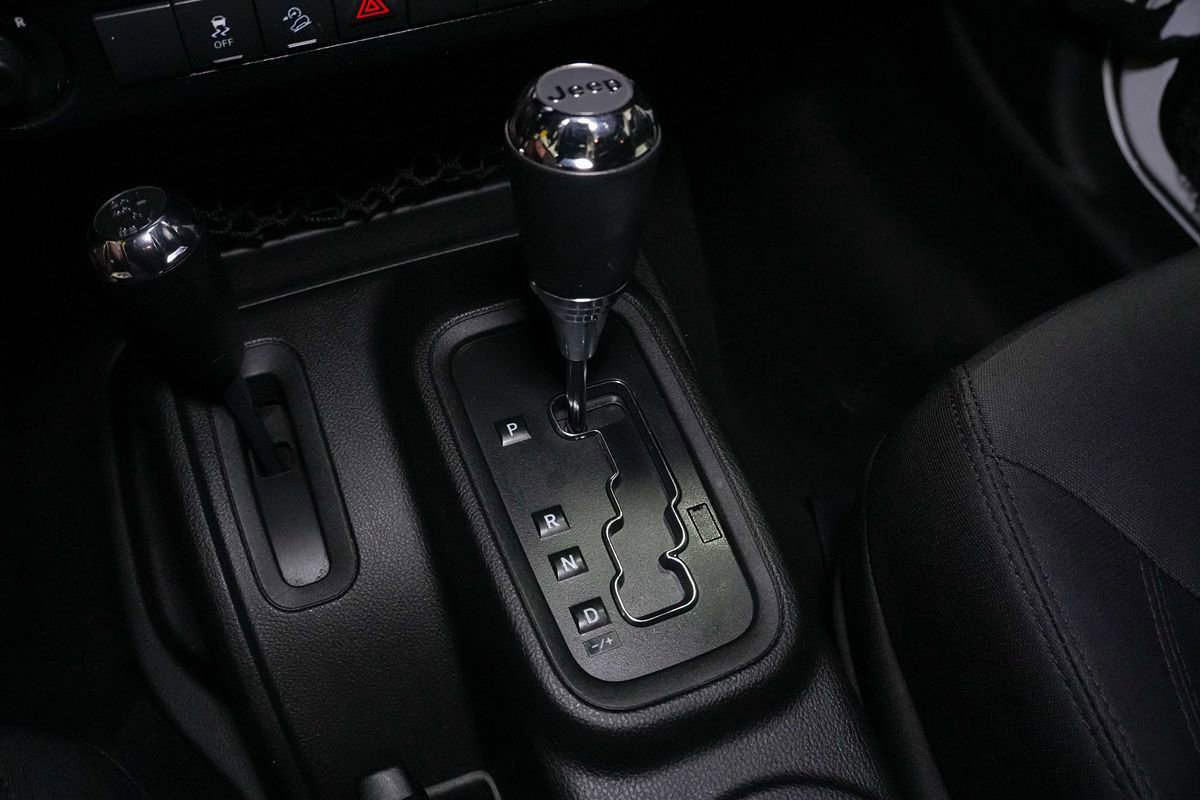 Used 2015 Jeep Wrangler Unlimited Sport w/ Quick Order Package 24S AWD/4WD image 18
