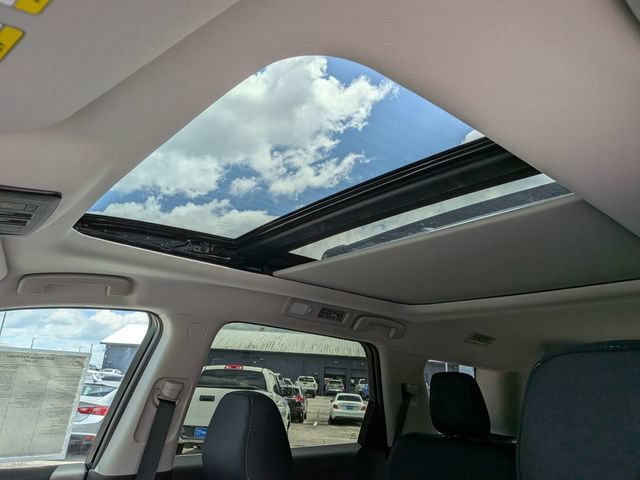 Used 2026 Nissan Pathfinder SV w/ SV Premium Package FWD image 18