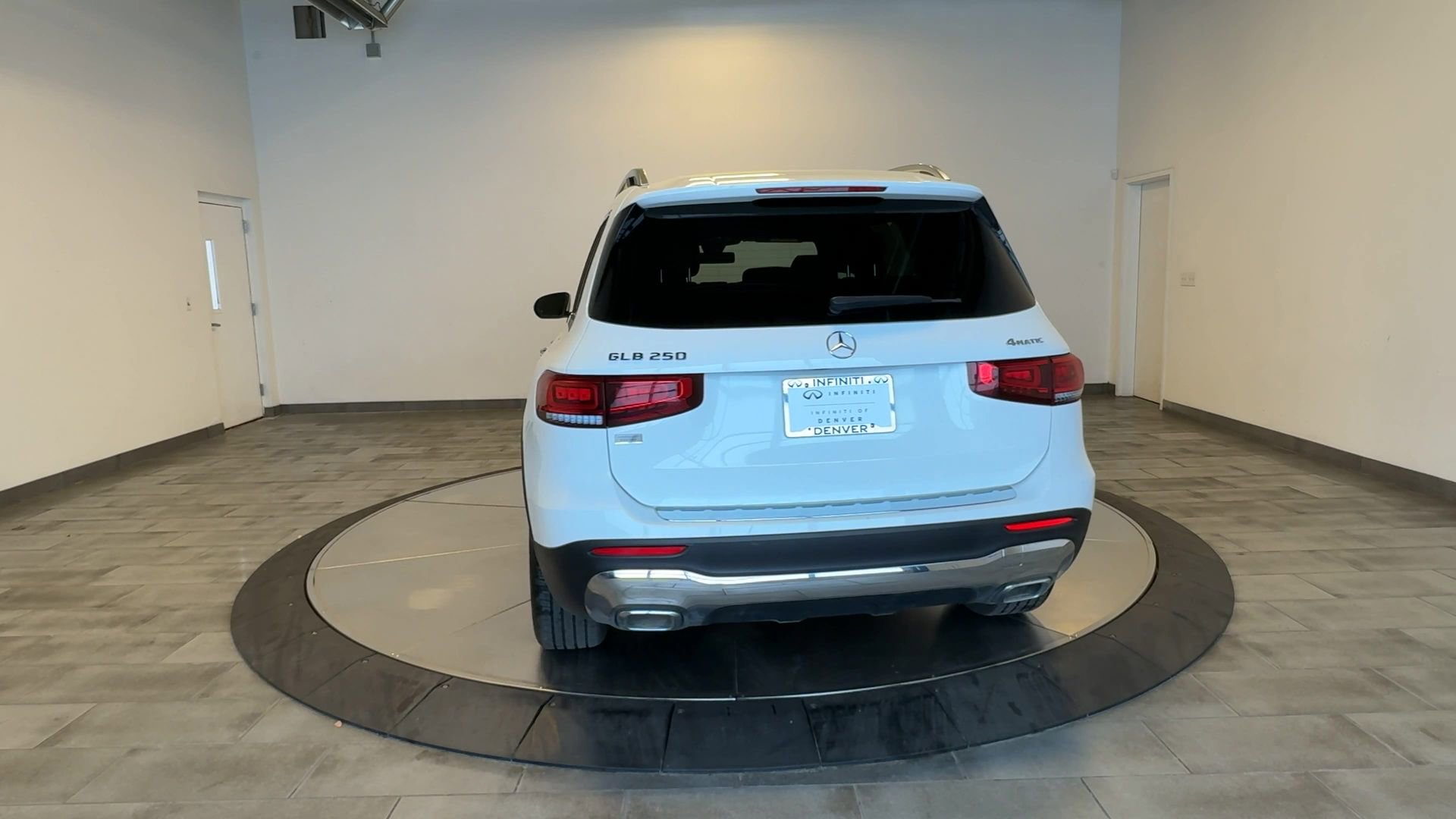 Used 2023 Mercedes-Benz GLB 250 4MATIC image 7