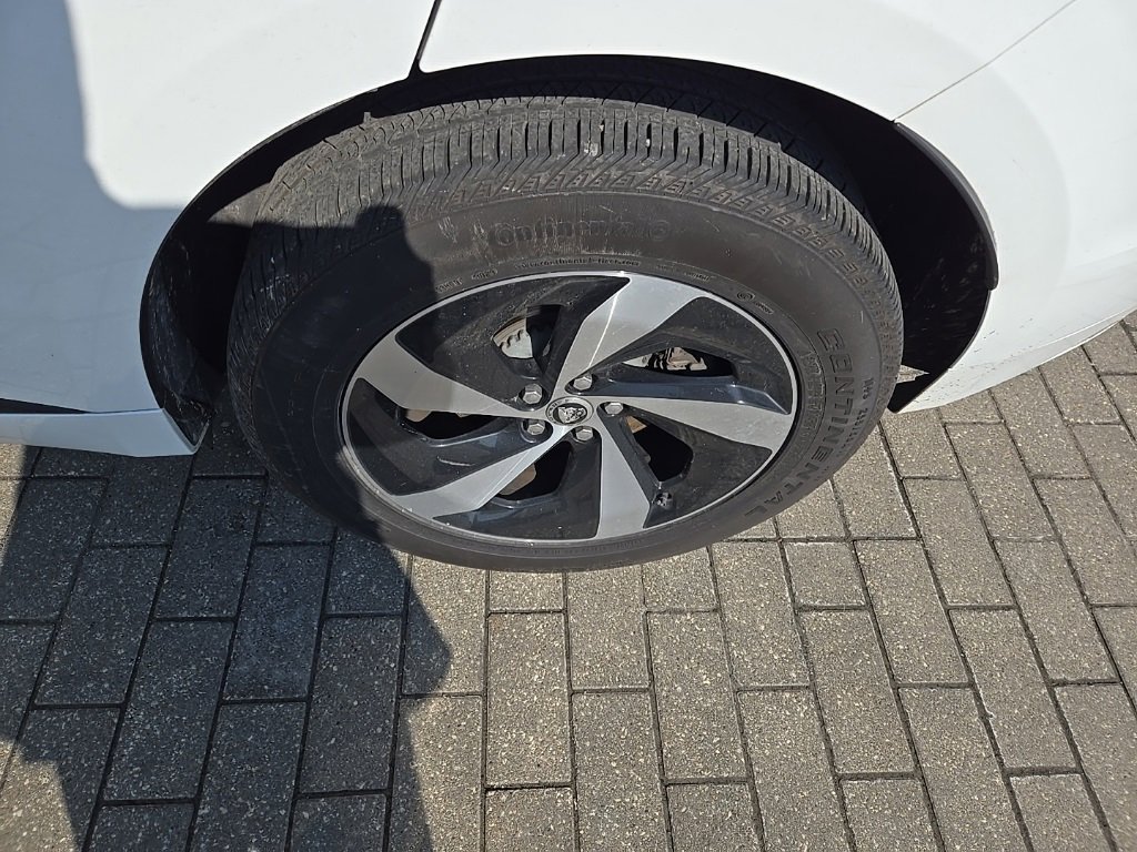 Used 2024 Jaguar F-PACE R-Dynamic S image 9