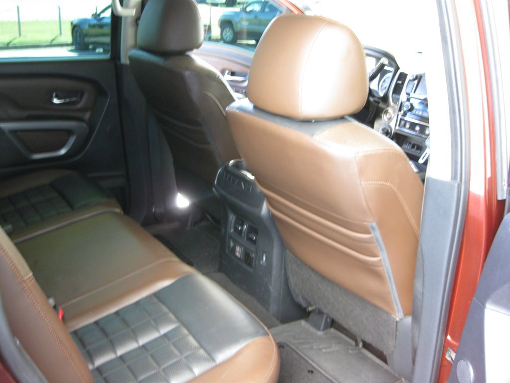 Used 2019 Nissan Titan Platinum Reserve image 31