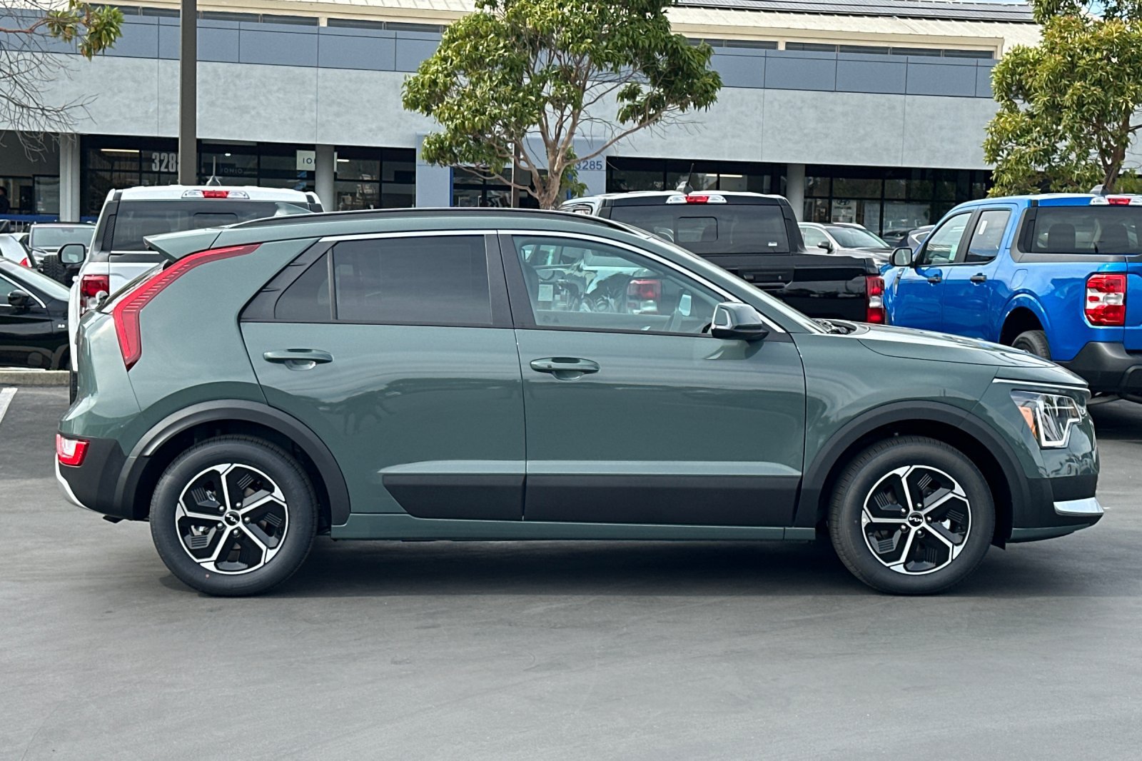 New 2026 Kia Niro EX w/ EX Premium Package FWD image 3