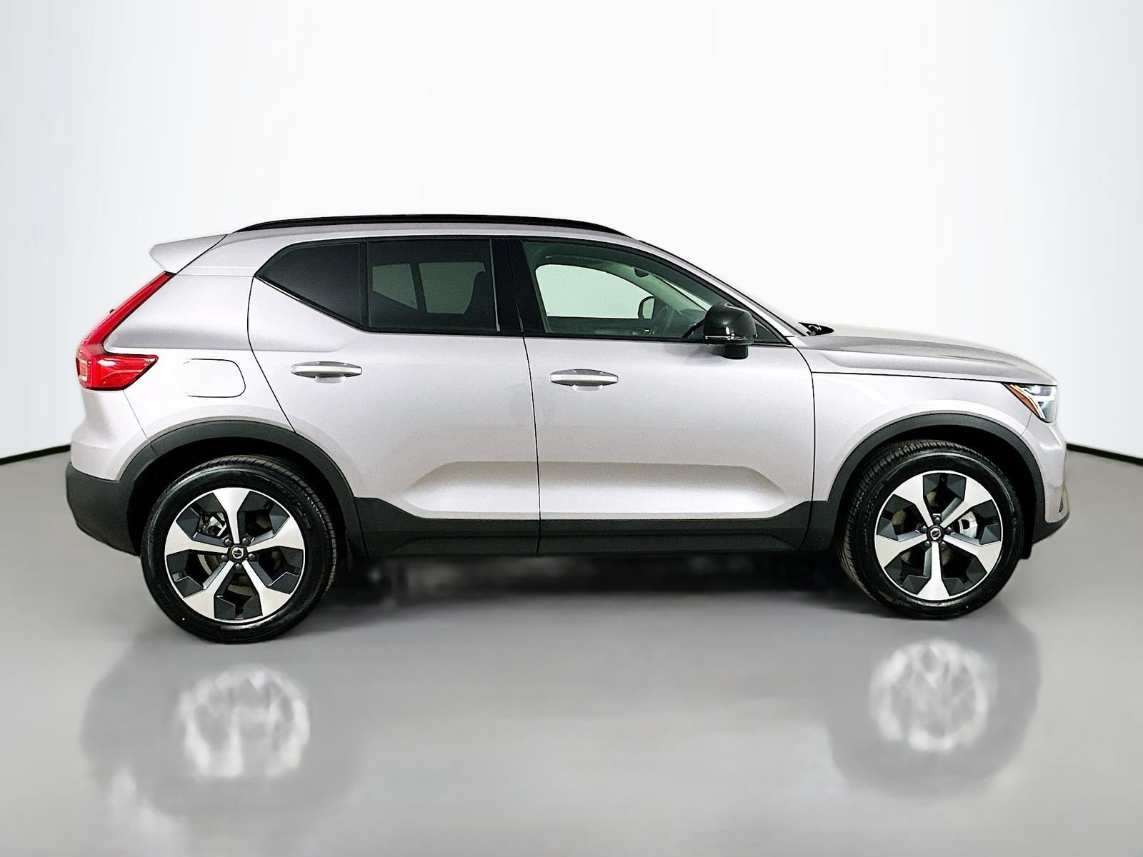 New 2026 Volvo XC40 B5 Core w/ Protection Package Premier AWD/4WD image 4