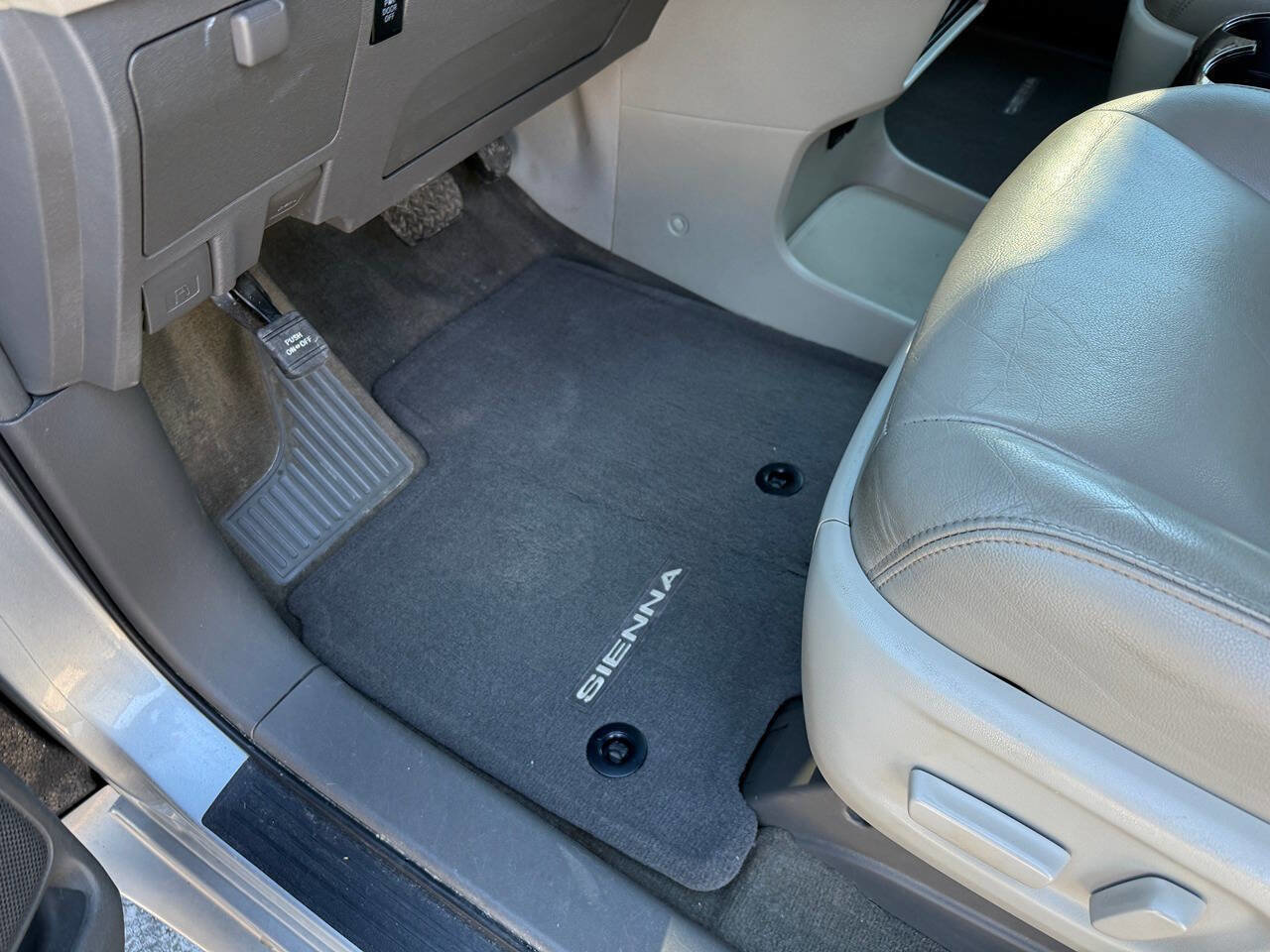 Used 2015 Toyota Sienna XLE Premium image 53