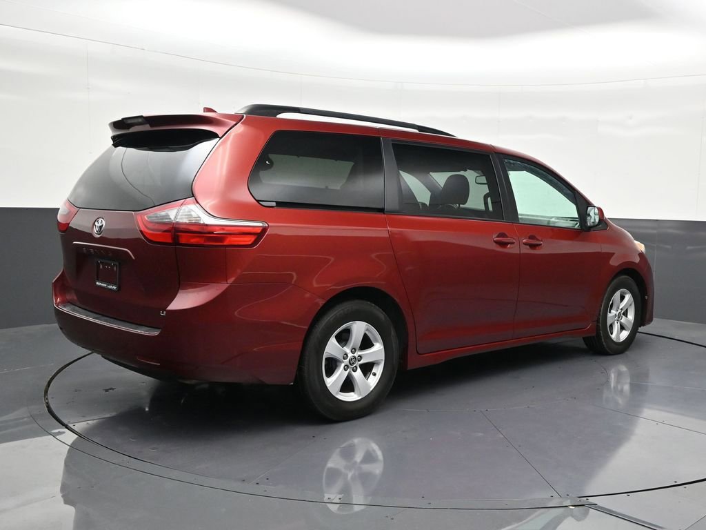 Used 2020 Toyota Sienna LE image 5