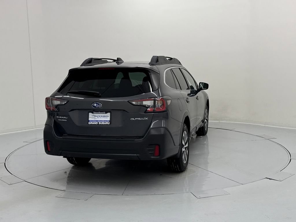 Used 2021 Subaru Outback Premium image 5
