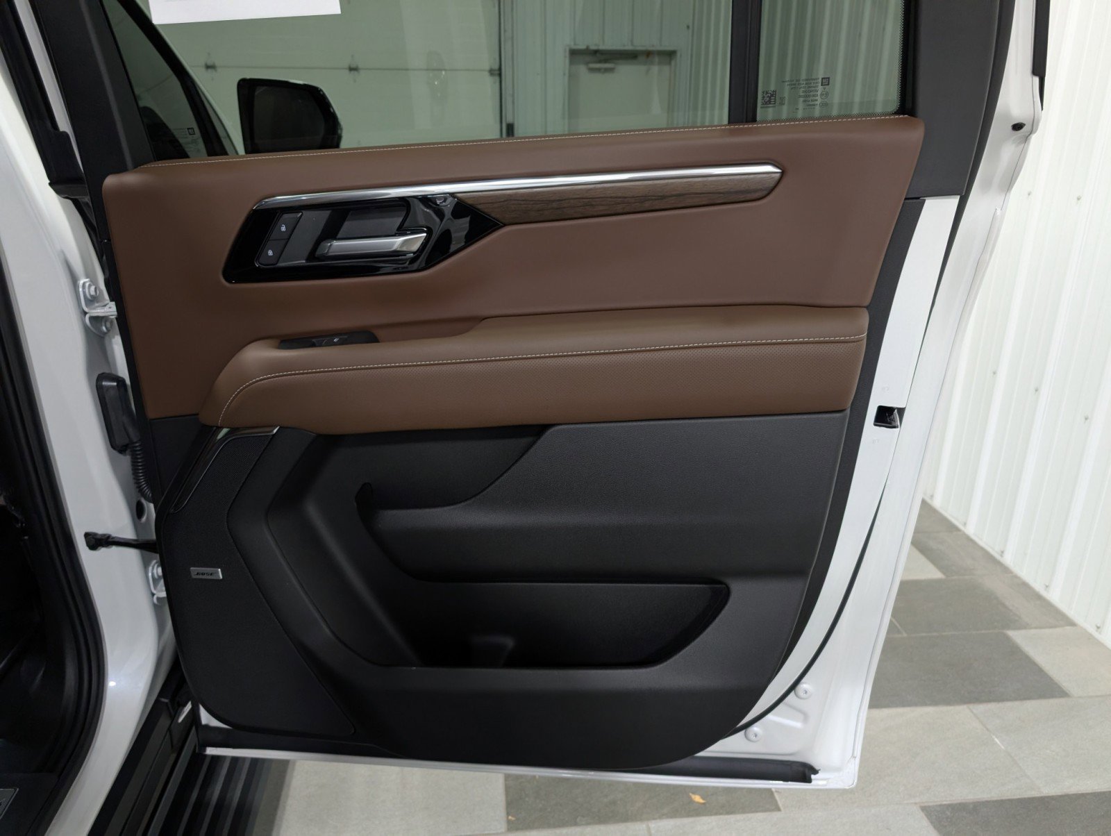 Used 2025 Chevrolet Suburban High Country image 28