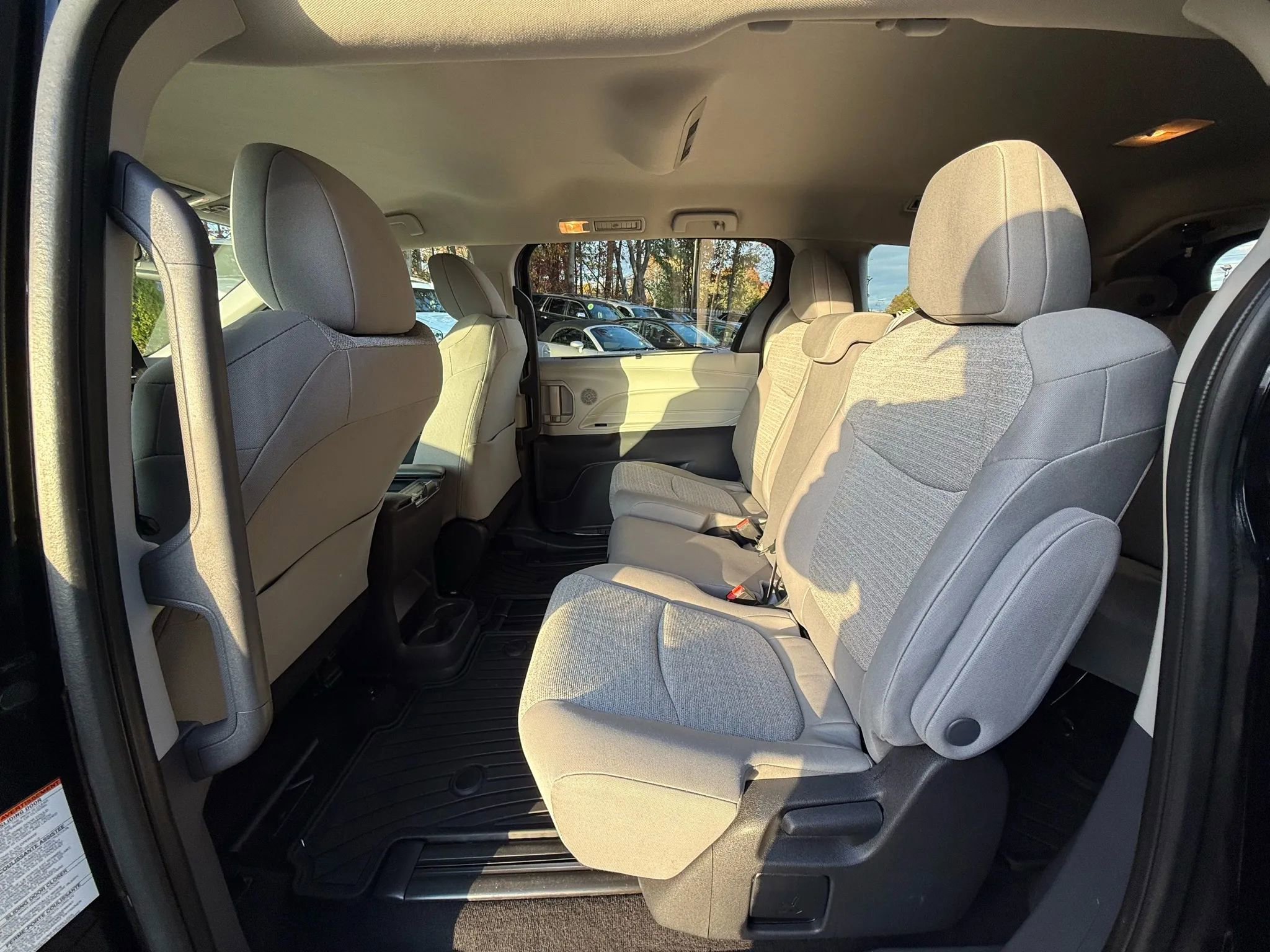 Used 2022 Toyota Sienna LE image 14