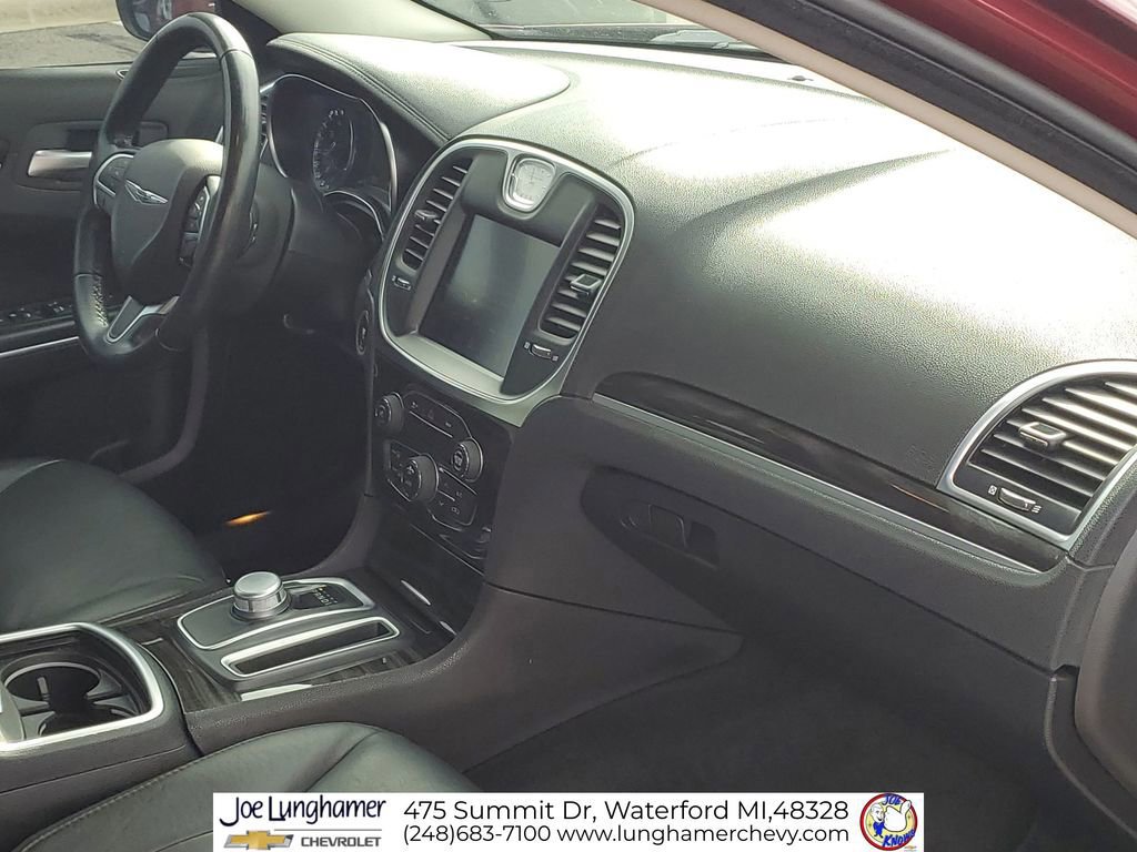 Used 2016 Chrysler 300 Limited image 28