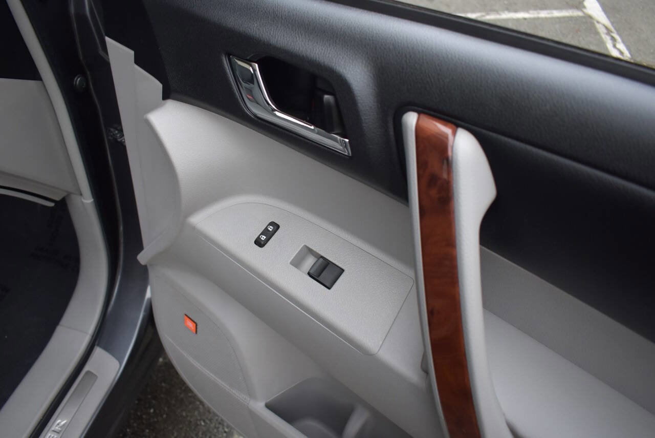 Used 2012 Toyota Highlander Limited image 62