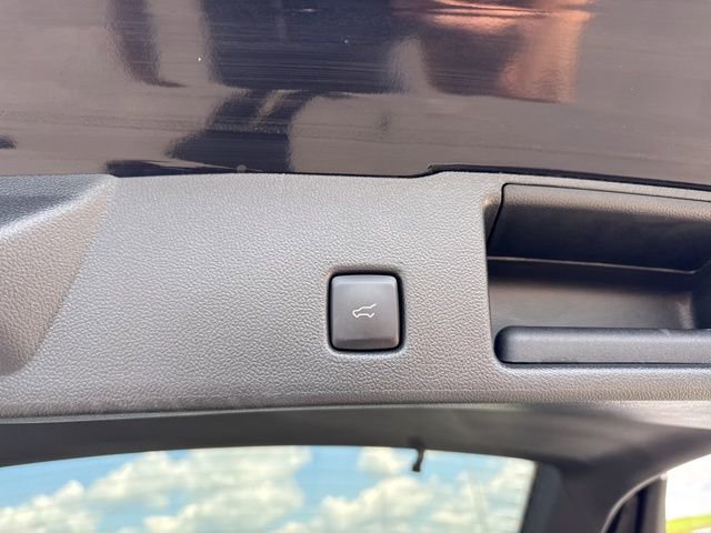 Used 2022 Ford Escape SE w/ SE Sport Appearance Package image 23