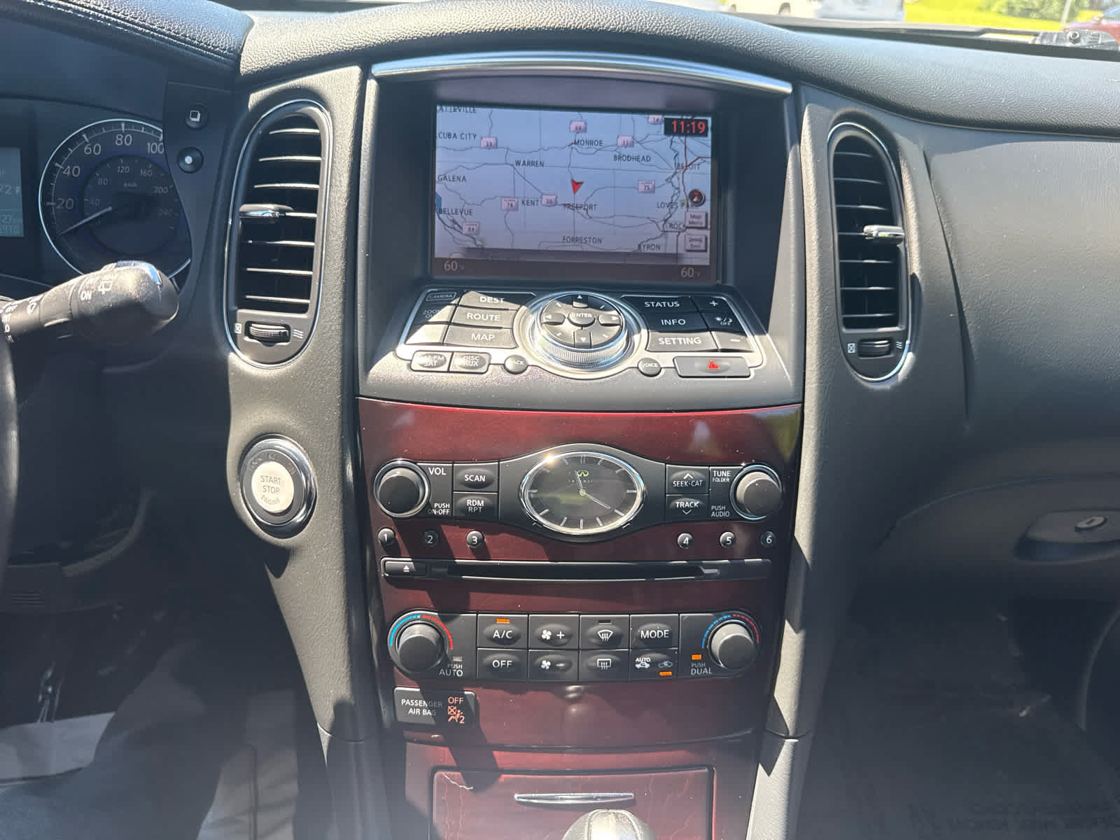 Used 2017 INFINITI QX50 AWD w/ Deluxe Touring Package image 21