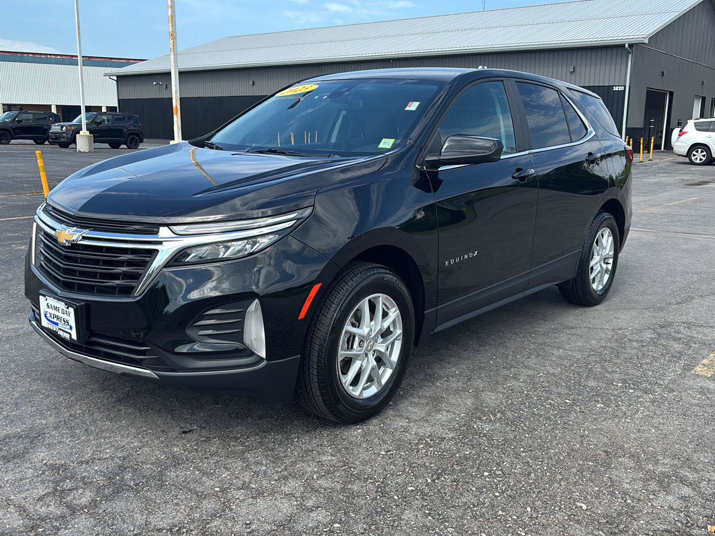 Used 2023 Chevrolet Equinox LT AWD/4WD image 3