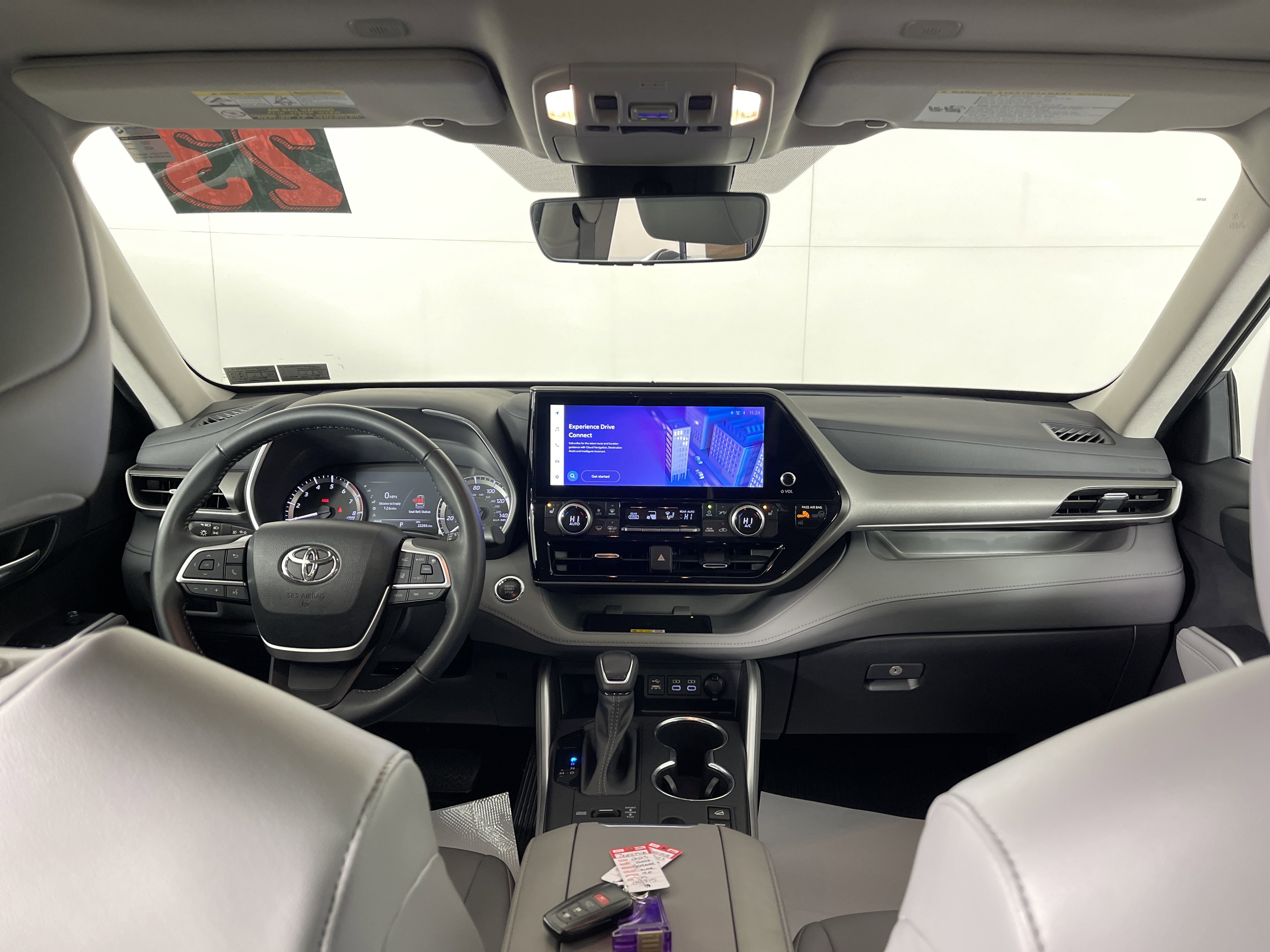 Used 2023 Toyota Highlander XLE image 14