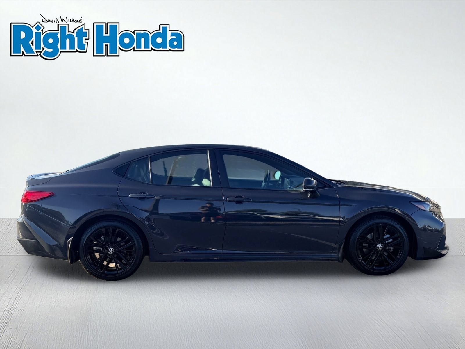 Used 2025 Toyota Camry SE w/ Convenience Package FWD image 8