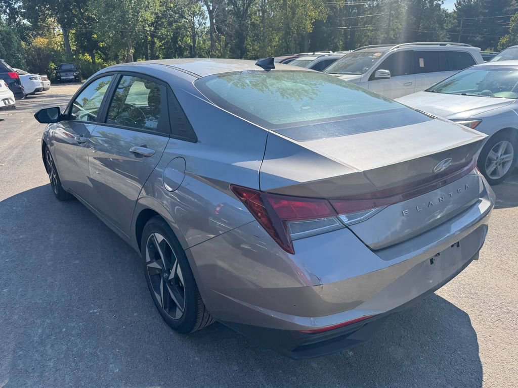 Used 2023 Hyundai Elantra SEL w/ Convenience Package image 4